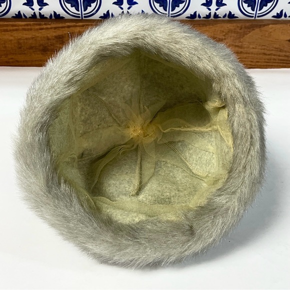 Vintage 1960s Faux Fur Cuffed Cloche Hat Gray Taupe Mod Jackie O Style 22” - Picture 4 of 5